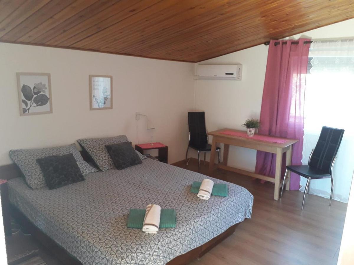 Apartments Carev 1293 Езера Экстерьер фото