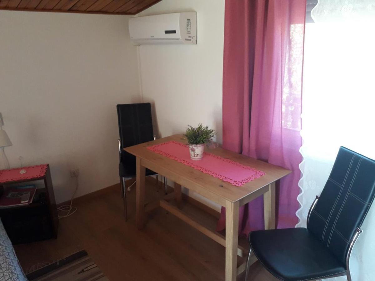 Apartments Carev 1293 Езера Экстерьер фото