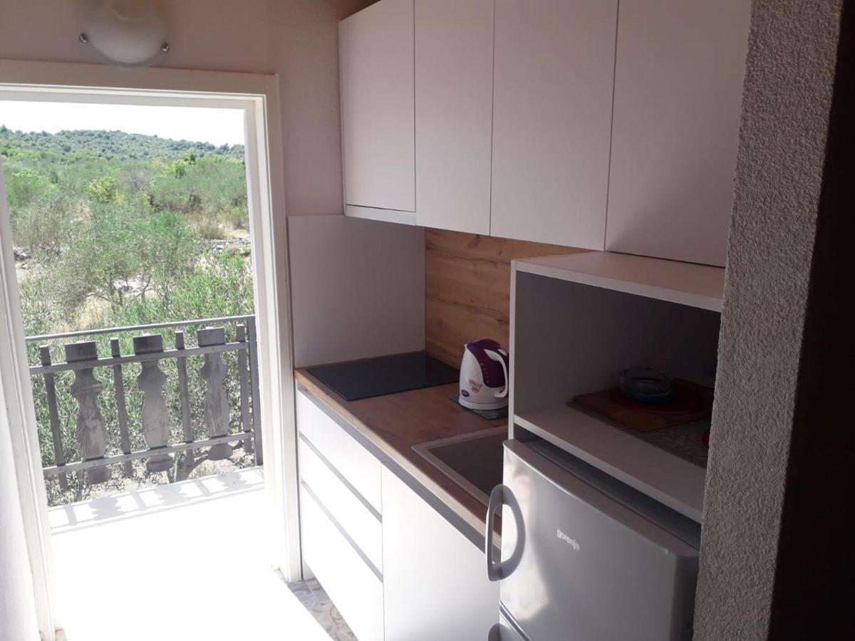Apartments Carev 1293 Езера Экстерьер фото