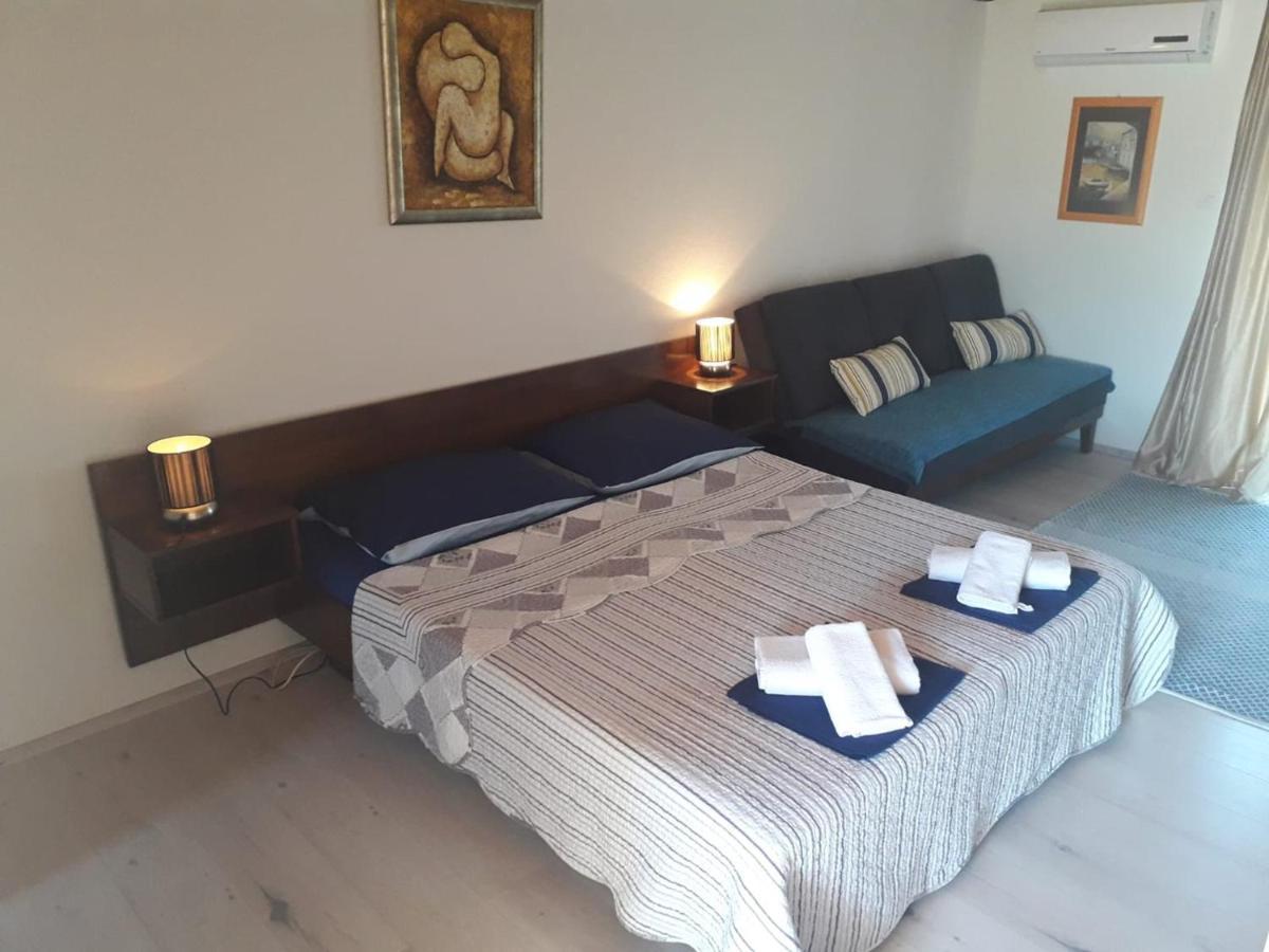 Apartments Carev 1293 Езера Экстерьер фото